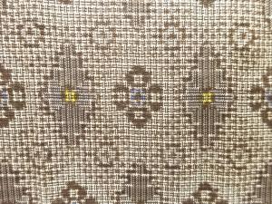 アンティーク　花菱模様織出し本場泥大島紬着物（割り込み絣）